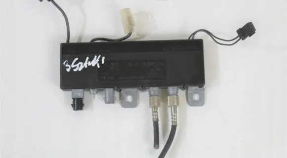 BMW 7 E38 Sound amplifier 8352774