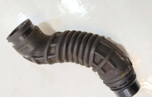 Maserati Ghibli Air intake duct part 670003847