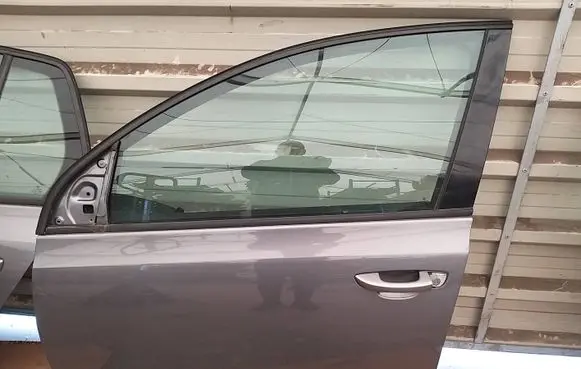 Volkswagen Golf VI Front door LA7T