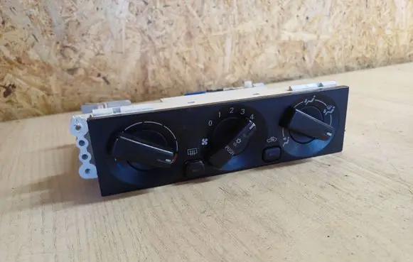 Mitsubishi Carisma Climate control unit MR500529 010406
