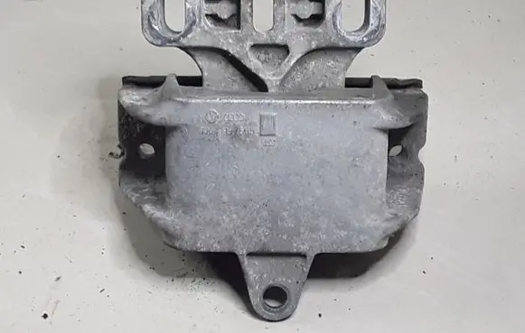 Volkswagen Golf IV Engine mount bracket 1J0199555