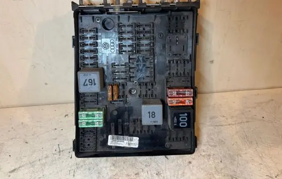 Skoda Octavia Mk2 (1Z) Fuse module 1K0937124P