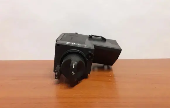 Mercedes-Benz E W210 Light switch 2105451104 5565
