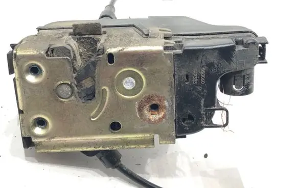 Nissan Primera Front door lock
