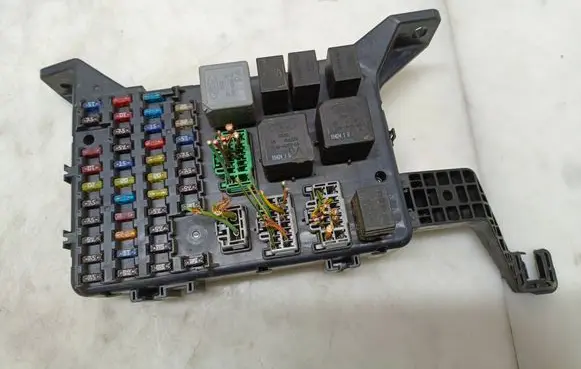 Ford Mondeo Mk III Fuse module 1S7T14A073AE 2354