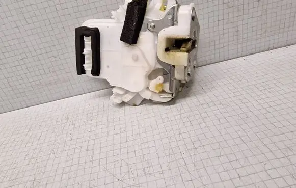 Subaru Outback Front door lock 0422 5209