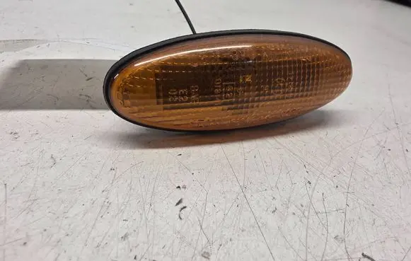 Mazda Premacy Front fender indicator light 0464120