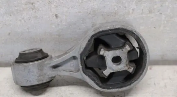 Nissan X-Trail T32 Engine mount bracket 113504BA0A