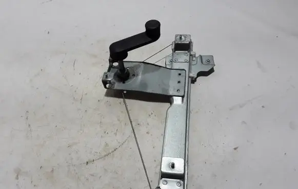 Rear window lifting mechanism without motor