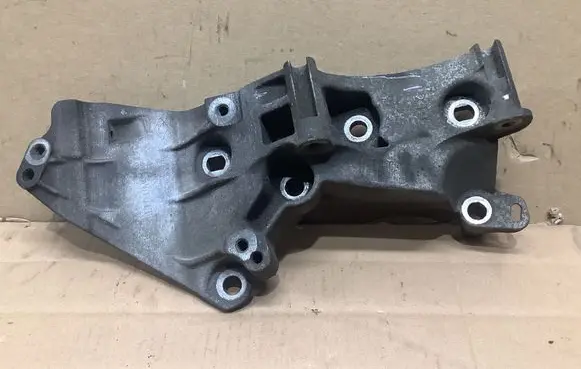 Nissan Qashqai Generator/alternator bracket 8200669495