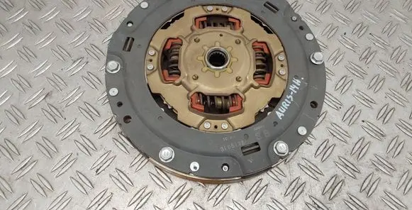Toyota Auris E180 Clutch set kit 31051828