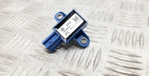 Volkswagen Scirocco Airbag deployment crash/impact sensor 1K8955557
