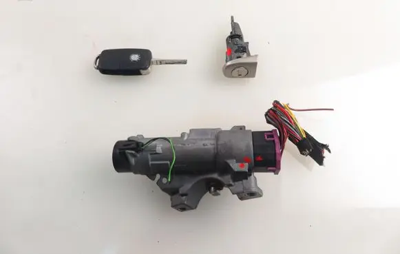 Skoda Octavia Mk1 (1U) Ignition lock 4B0905851C
