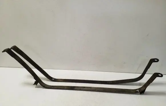 Fuel tank mounting bracket