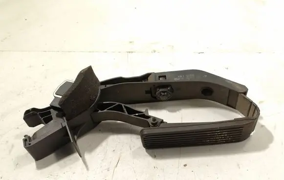 Mercedes-Benz E W211 Accelerator throttle pedal A2113000404