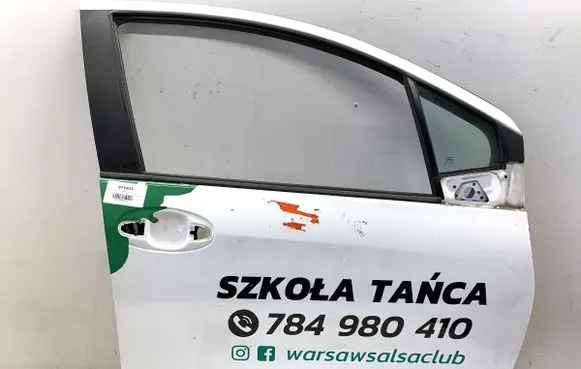 Toyota Yaris Front door 