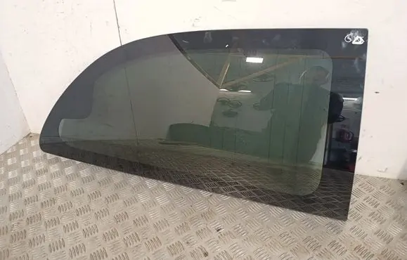 Chrysler Grand Voyager IV Rear side window