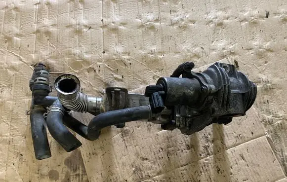 Renault Trafic II (X83) EGR valve cooler 7700107471 8200360566A 728430060