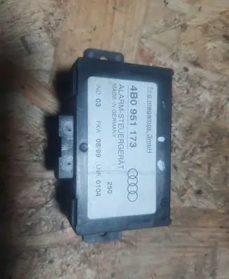 Audi A4 S4 B5 8D Alarm control unit/module 4B0951173