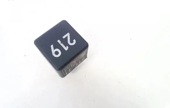 Volkswagen PASSAT B5 Other relay 443951253AA 899574000