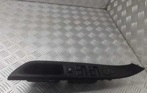 Mazda 6 Front door window switch trim 6J6A-684L6