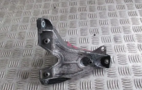 Audi A4 S4 B6 8E 8H Engine mounting bracket 8E0199308D
