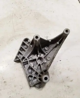 Volkswagen Golf V Engine mounting bracket 03G199207A V550KTS82