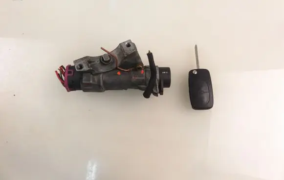 Volkswagen Bora Ignition lock 4B0905851C