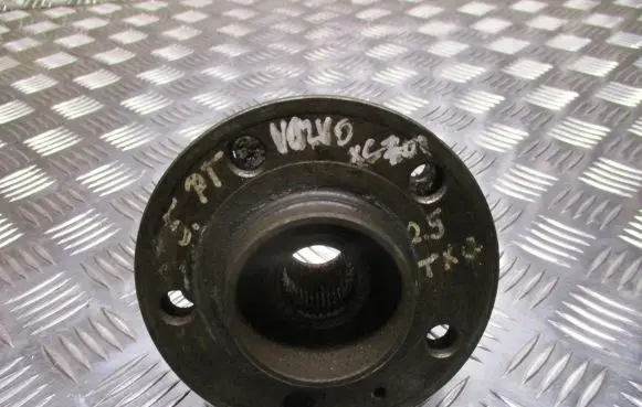 Volvo XC70 Rear wheel bearing hub 