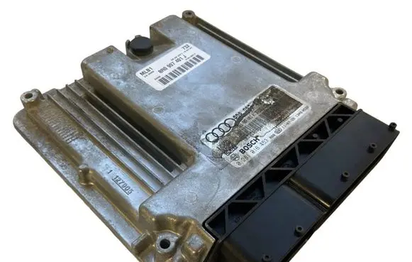 Audi A5 8T 8F Engine control unit/module 8R0907401J 31518017