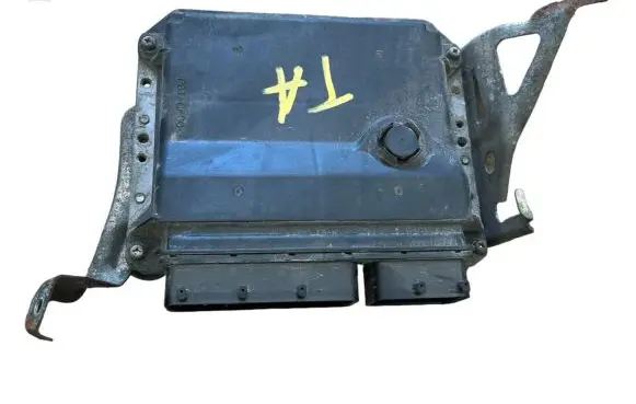 Toyota Auris 150 Engine control unit/module 8966102E51 MB2753000221