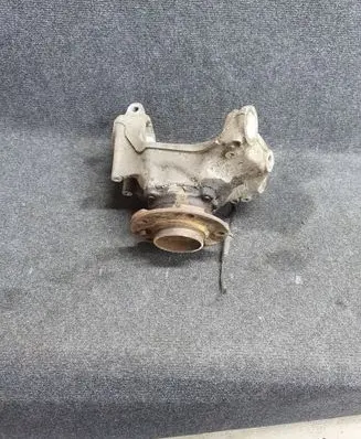 BMW 4 F32 F33 Front wheel hub 6858312