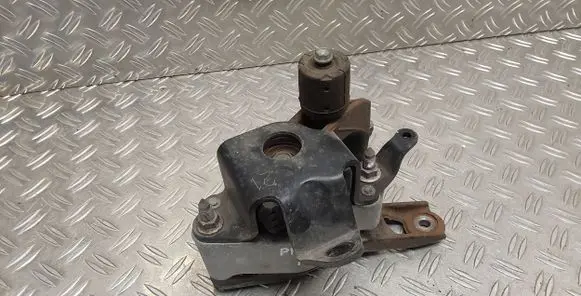 Engine mount bracket