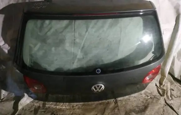 Volkswagen Golf V Tailgate/trunk/boot lid pilkas