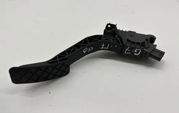 Volkswagen Golf VII Accelerator throttle pedal 5Q2723503D