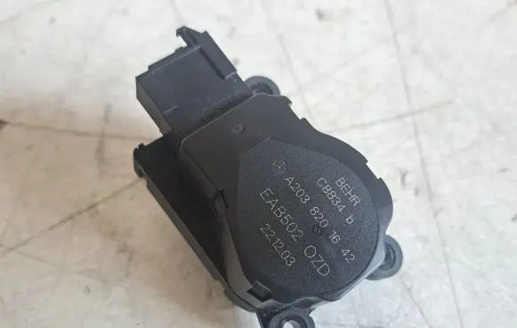 Mercedes-Benz C W203 Headlight level adjustment motor A2038201642