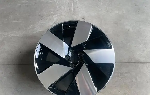 Volvo EX40 R20 alloy rim 32143630