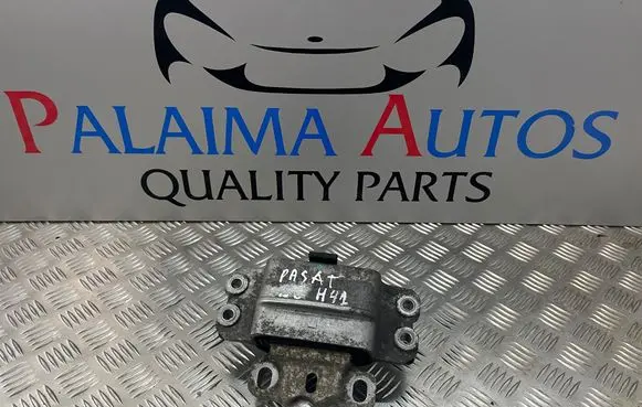 Volkswagen PASSAT B6 Engine mount bracket 6540011