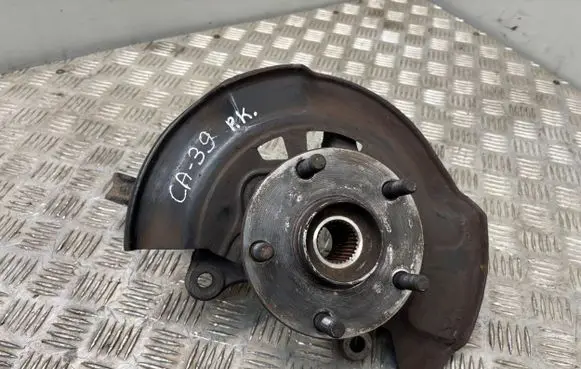 Toyota Avensis T270 Front wheel hub spindle knuckle