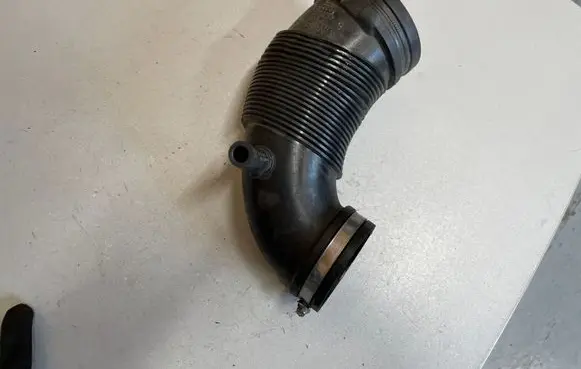 Audi A4 S4 B9 Intercooler hose/pipe 04E128629