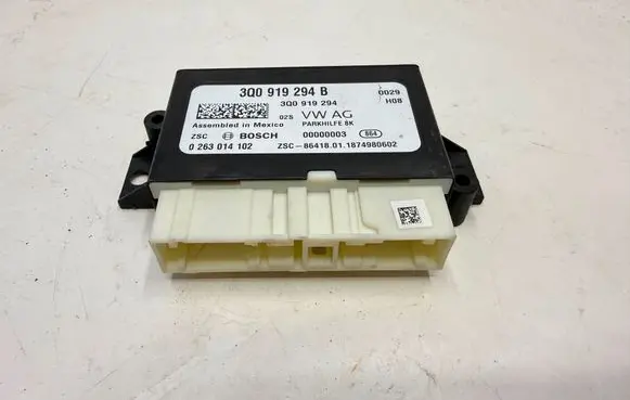 Volkswagen Tiguan Engine ECU kit and lock set 5Q0937084CN
