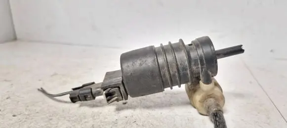 Volkswagen PASSAT B6 Windscreen/windshield washer pump 1K6955651