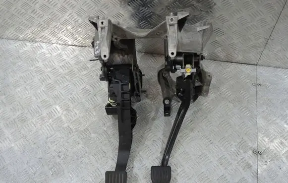 Volvo S90, V90 Clutch pedal 31682911