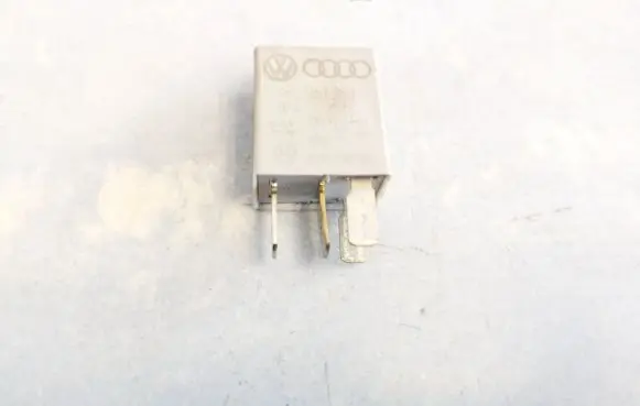 Volkswagen PASSAT B6 Other relay 1K0951253 0332011100