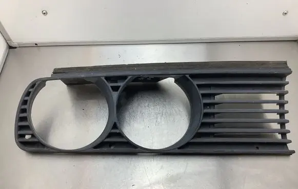 BMW 3 E30 Under headlight/headlamp trim 18760920