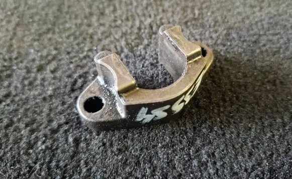 BMW 5 E39 Fuel Injector clamp holder 