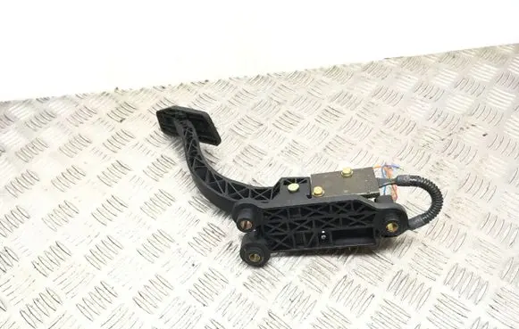 Hyundai Tucson JM Accelerator throttle pedal 327262E930 7TWVJR061 01560819