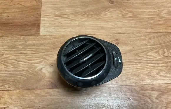 Alfa Romeo 147 Dashboard side air vent grill/cover trim 225495
