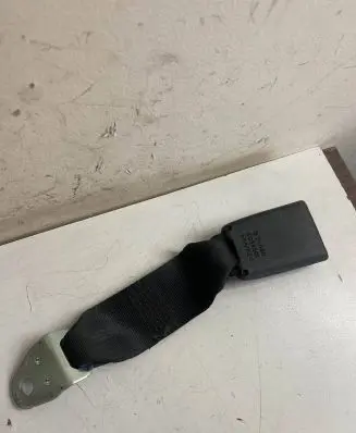 Mazda 3 II Front seatbelt buckle
