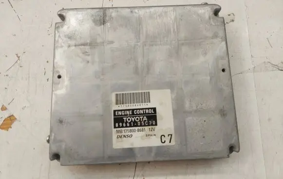 Toyota Avensis T250 Engine control unit/module MB1758008681 8966105C70